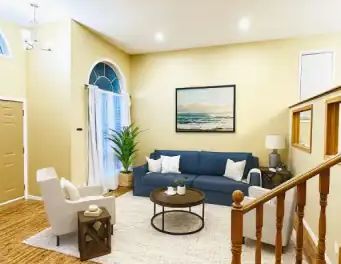 Renovated 3 Bed Main Floor Home – New Floors, Marble Baths | Calgary - Photo 1