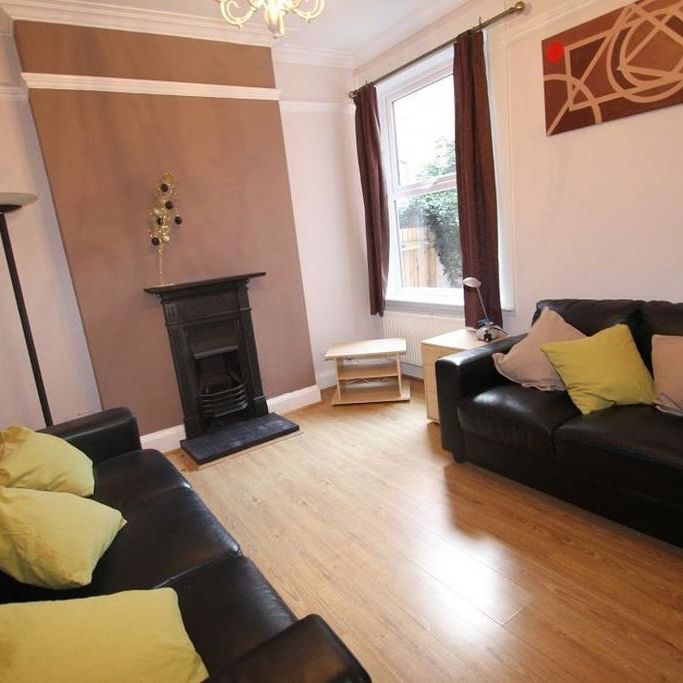 4 bedroom terraced house to rent - Photo 1