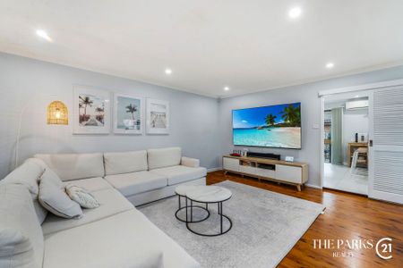 Beautiful Three Bedroom Renovated Home - Photo 5