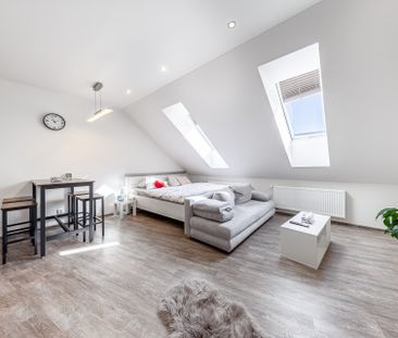 Pronájem bytu 1+kk a garsoniéry 44 m² - Fotografie 2