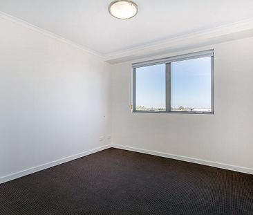 Sensational Space - Photo 3