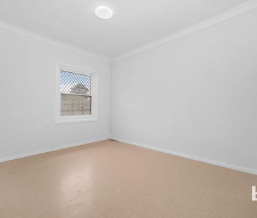 Comfortable 3-Bedroom Home with Spacious Yard in a Convenient Location - Photo 3