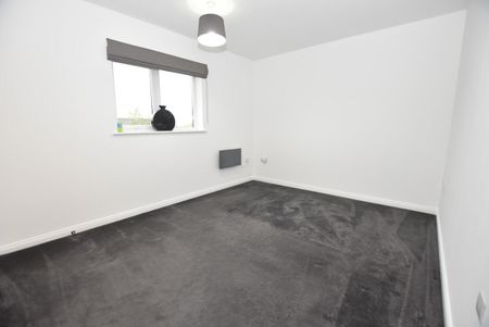2 bedroom Flat To Let - Photo 4