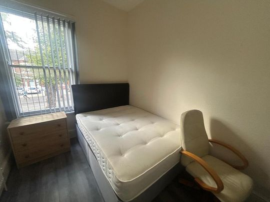 6 Bed Student Accommodation - Photo 1