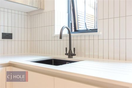 4 bedroom terraced house to rent - Photo 5