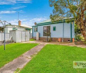 IDEALLY LOCATED!! - Photo 4