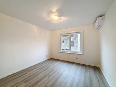 Gerenoveerd 3-slaapkamer appartement met garage in het centrum van Wondelgem - Photo 3