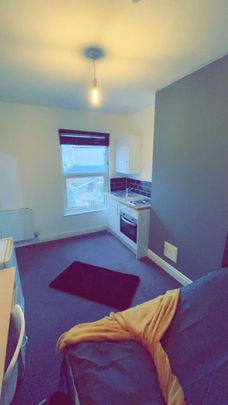 Studio to rent - Photo 1