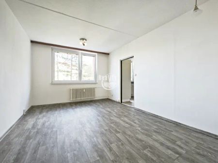 Nabízíme k pronájmu kompletně zrekonstruovaný byt 3+1 v ulici Telečská v Jihlavě - Fotografie 5
