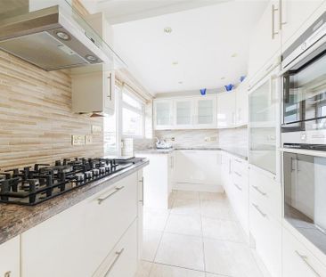 4 bedroom detached house to rent - Photo 3