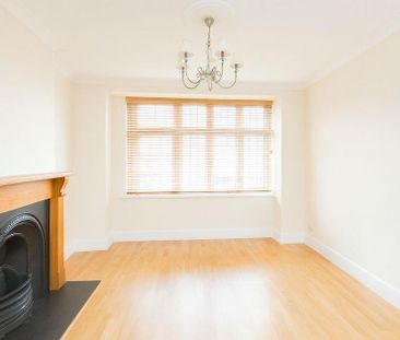 4 bedroom end of terrace house to rent - Photo 2