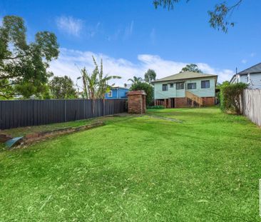 Charming Three Bedroom Home In Central Location - Photo 1