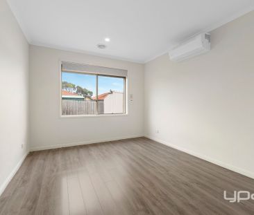 LARGE FAMILY HOME IN A CONVENIENT LOCATION! - Photo 5