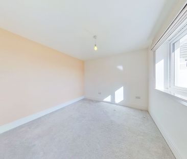 St Martin Crescent, Dundee - Photo 3