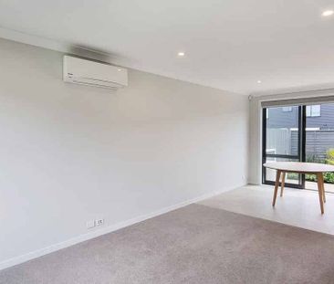 Whenuapai, 2 bedrooms, $670 - Photo 2