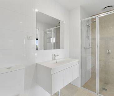 Stylish and Contemporary Design - Photo 3