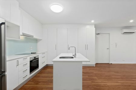 Ground floor 1 bedroom apartment with separate study - Photo 3