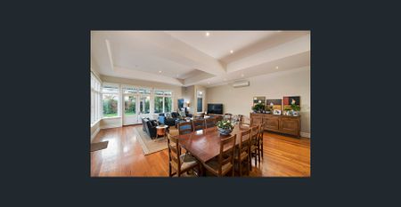 Victorian Estate - Classic & Elegant - Photo 4