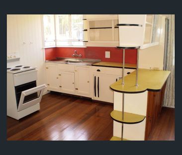 Classic Charm Positioned on a Generous Block - Photo 3