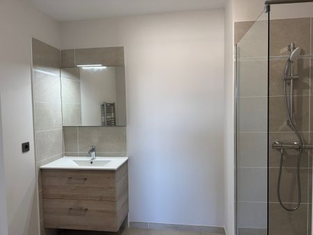 Location Appartement 2 pièces 46m² FREJUS 83600 - Photo 5