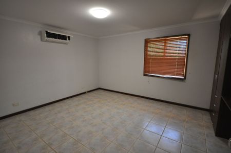 Neat as a pin - Photo 2