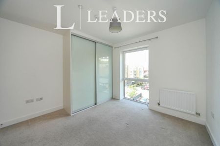 2 bedroom flat to rent - Photo 2