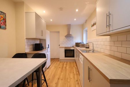 1 bedroom in a house share to rent - Photo 5