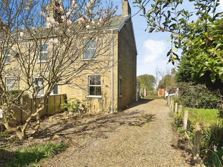 2 bedroom semi-detached house to rent - Photo 3