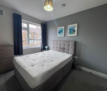 Rosemont Walk (Room 3), Bramley, Leeds - Photo 3