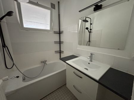 Location Appartement 3 pièces 58m² ROMANS SUR ISERE 26100 - Photo 3