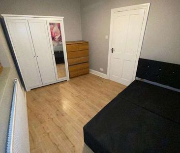 Mundon Gardens, Ilford, Ilford, Essex, IG1 - Photo 3