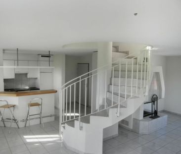 Ruhige 3.5-Zimmer-Maisonettewohnung mit Balkon und Cheminée - Photo 4