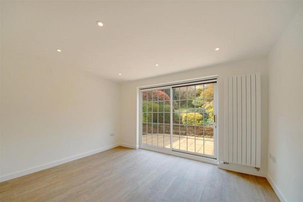 2 bedroom end of terrace house to rent - Photo 1