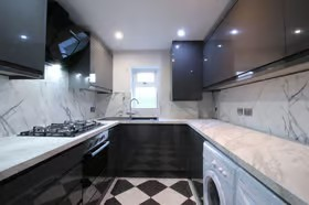 4 Bed - 33 St Chads Drive, Headingley, Leeds - LS6 3PZ - Student - Photo 1