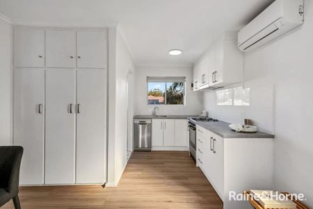 Modern Upstairs Unit in Prime Cosmopolitan Location - Photo 4