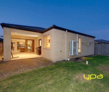 Spacious Living!! - Photo 6