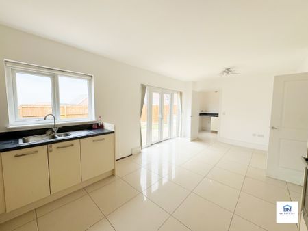 4 Bedroom Detached - Photo 2