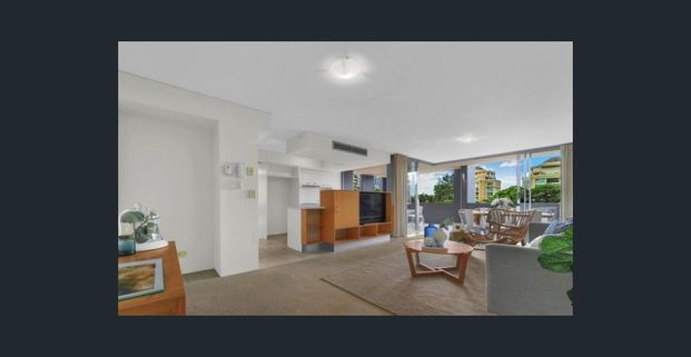 Spacious Apartment with a Lovely Balcony - Photo 1