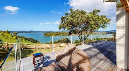 Water front stunning 4 bedroom home - Photo 5