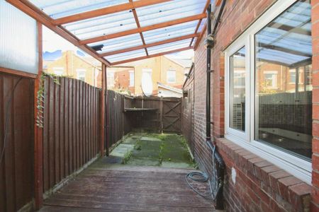 3 bedroom terraced house to rent - Photo 3