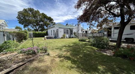 “Timeless Character, Space & Sun – A Perfect Family Retreat” - Photo 4