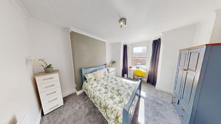 4 bedroom terraced house to rent - Photo 2