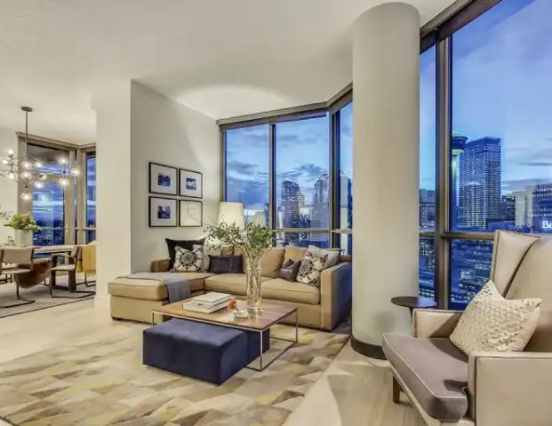 Sub-Penthouse. 2-Blocks to Downtown. Open View of the Rockies and Skyline | 2503 - 220 12th Ave SE, Calgary - Photo 1