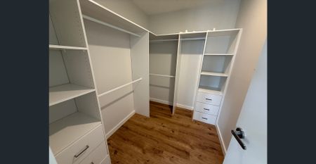 Modern 4-Bedroom Home! - Photo 4