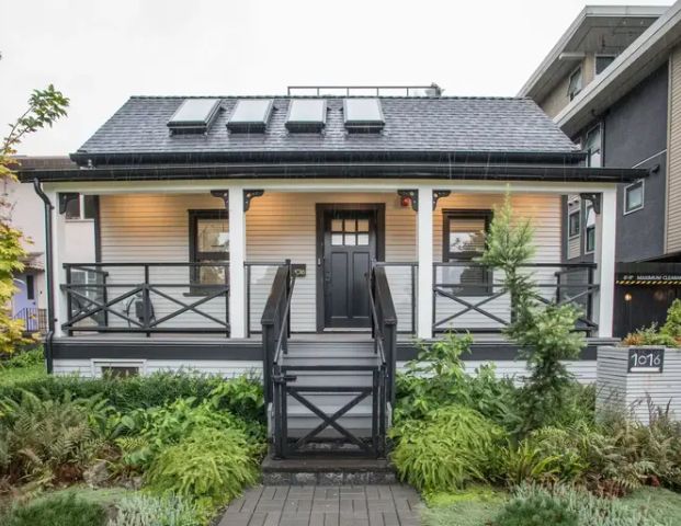 China Creek Park Townhouse | 1016 East 7th Avenue, Vancouver - Photo 1