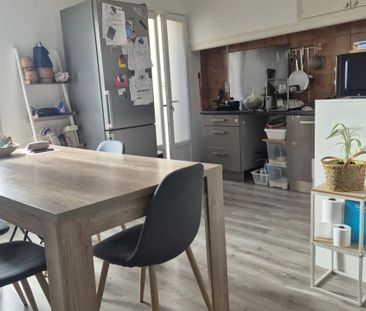 Location Appartement 3 pièces 76 m2 à Salon-de-Provence - Photo 3