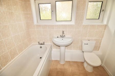 3 bedroom end of terrace house to rent - Photo 5