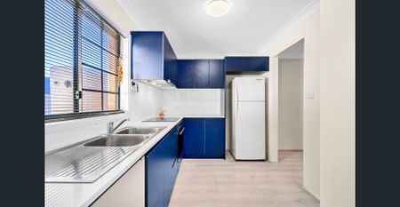 Stylish Townhouse In Prime Location - Photo 3