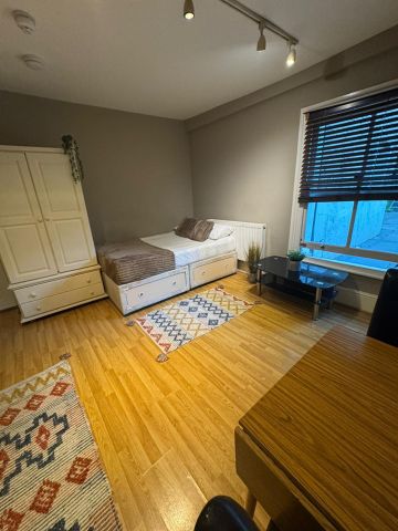 Studio Flat, Bedford Hill, SW12 - Photo 5