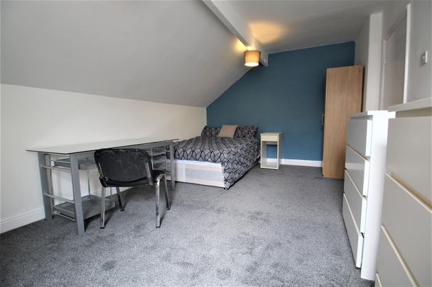 St Michaels Terrace, Headingley, Leeds, LS6 3BQ - Photo 1